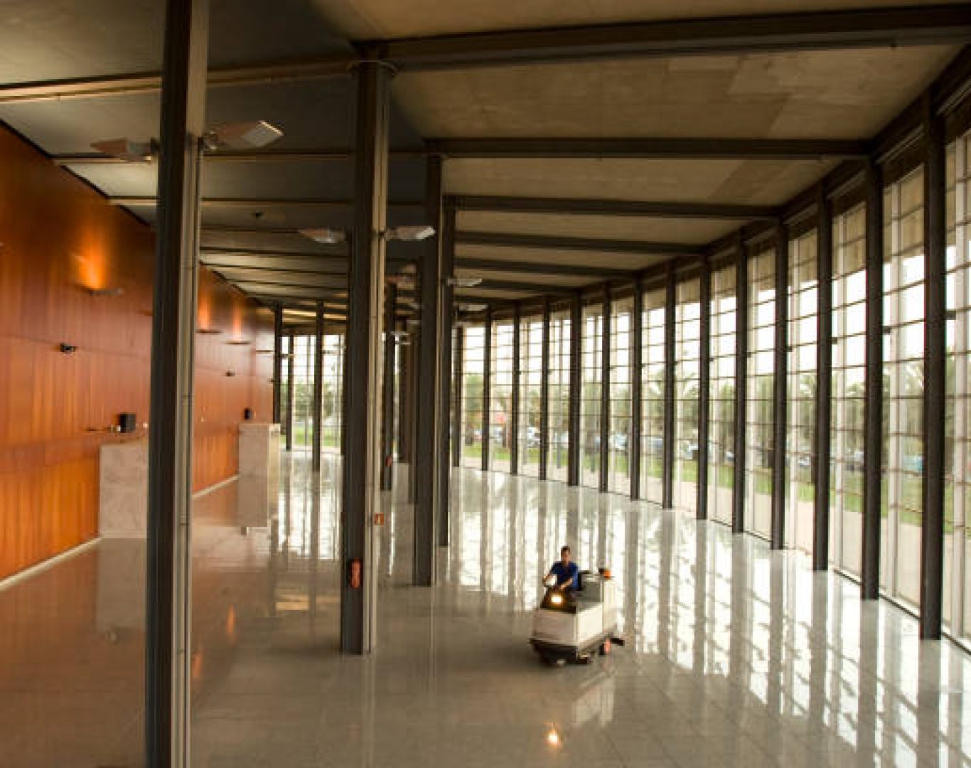 Professional commercial cleaning service team in Doral FL office